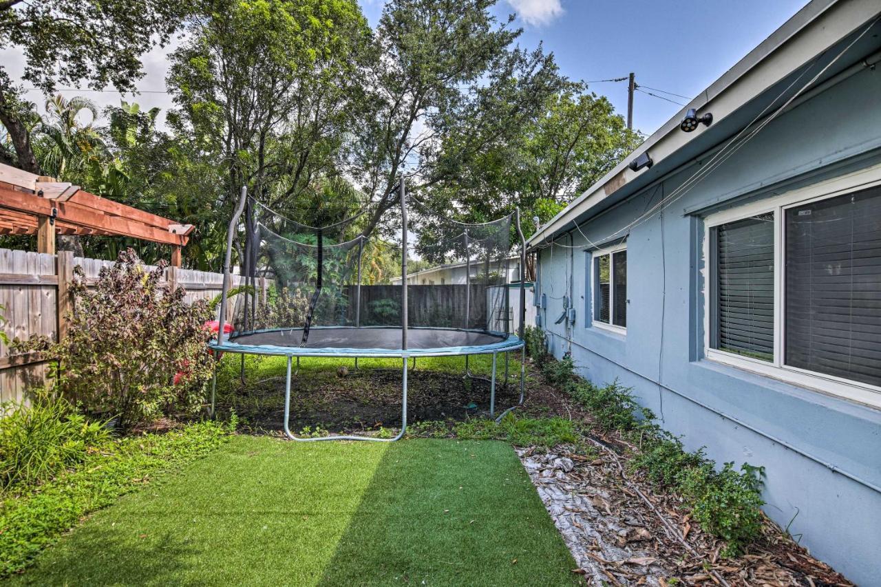 Shady And Eclectic Fort Lauderdale Dwelling With Yard! Exterior photo